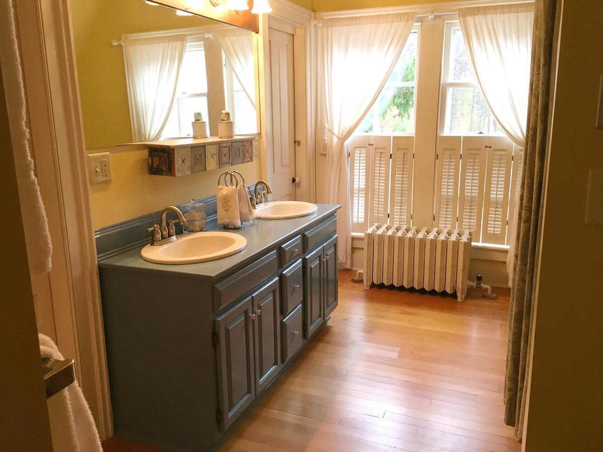 Dreamhouse Country Inn Bristol 외부 사진